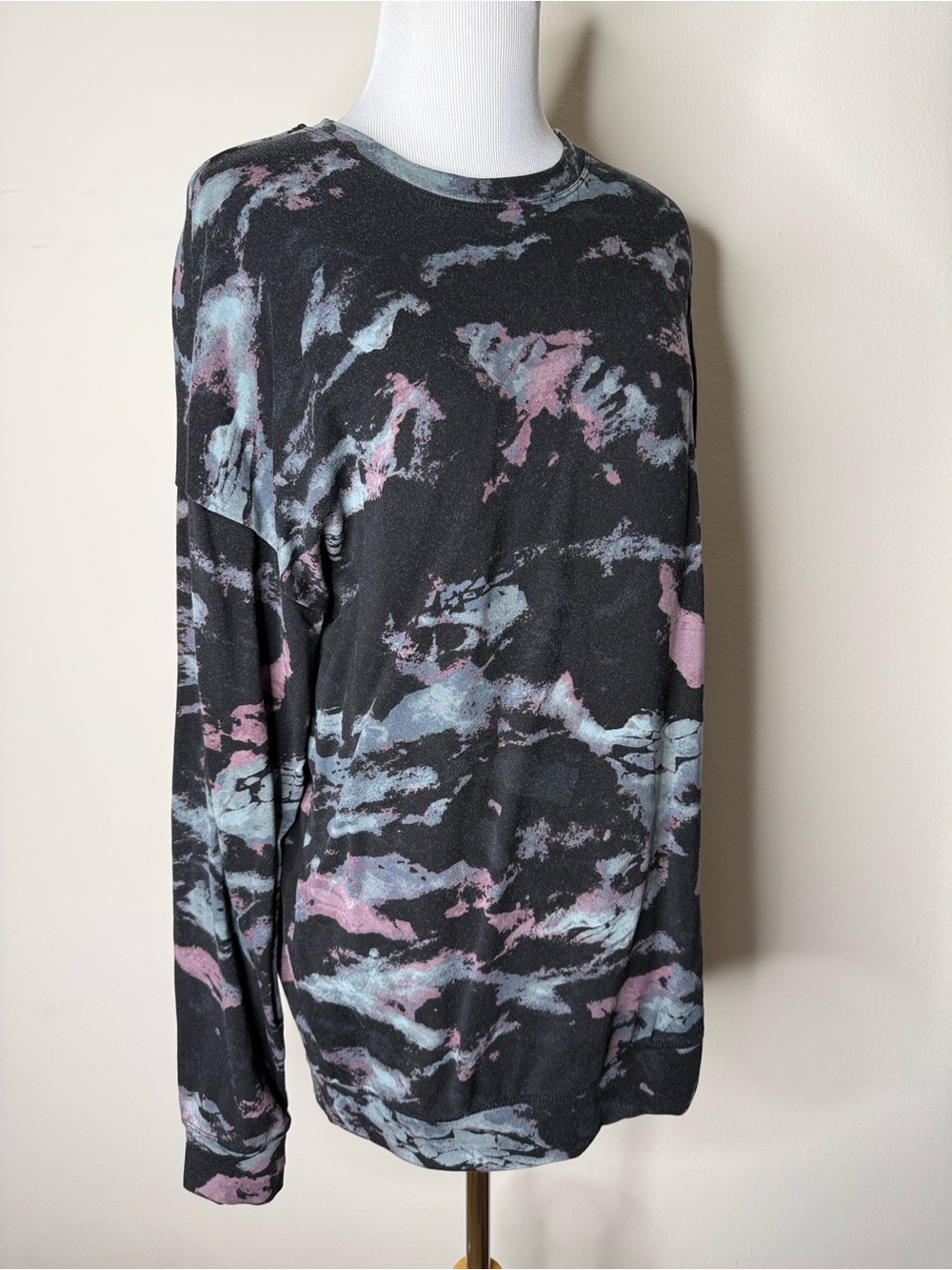 Athleta Black and Pink Camouflage Balance Crewneck Sweatshirt - Picture 3 of 7